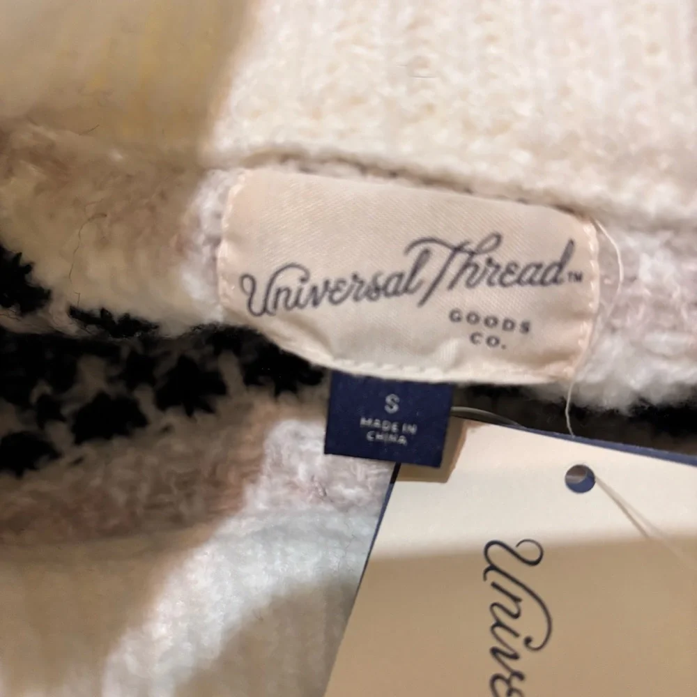 Universal Thread Black and Cream Turtleneck Sweater